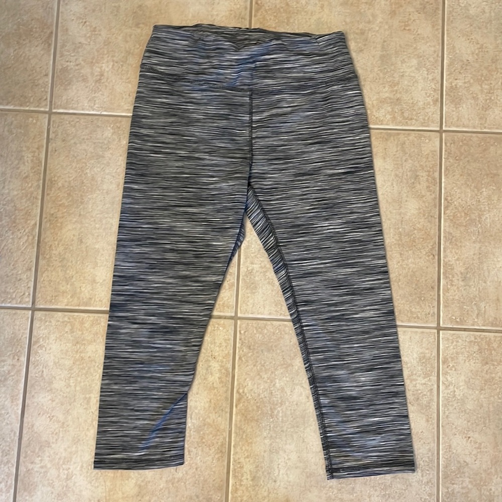 Reebok gray/black/white crop leggings
